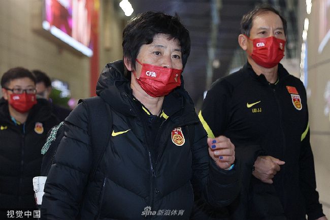 日日狠狠久久偷偷四色综合免费